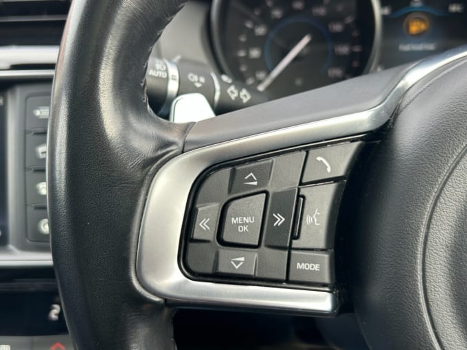 2025 Jaguar Xe