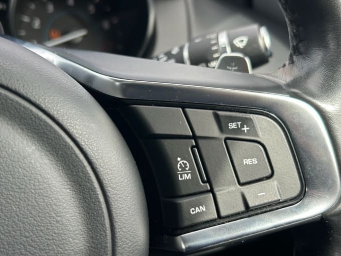 2025 Jaguar Xe