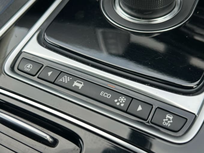 2025 Jaguar Xe