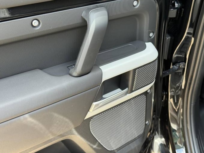 2024 Land Rover Defender 110