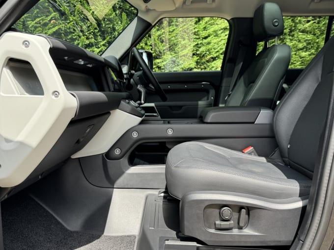 2024 Land Rover Defender 110