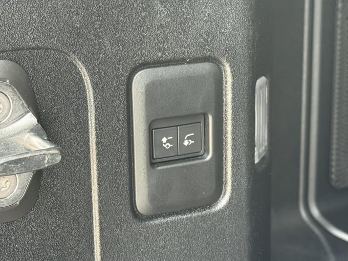 2024 Land Rover Defender 110
