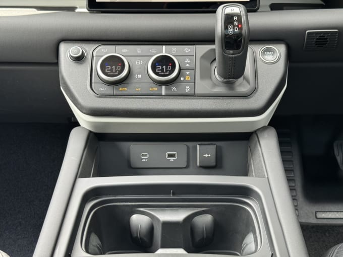 2024 Land Rover Defender 110