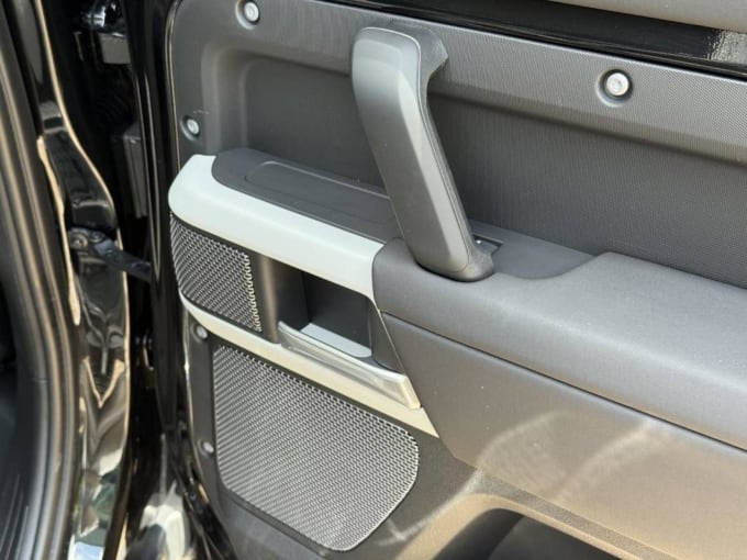2024 Land Rover Defender 110