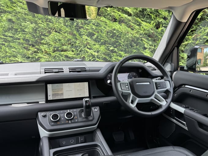2024 Land Rover Defender 110