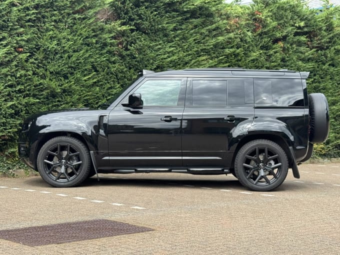 2024 Land Rover Defender 110