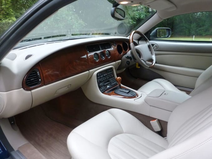 2000 Jaguar Xk8