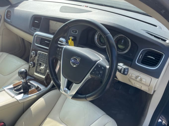 2025 Volvo V60