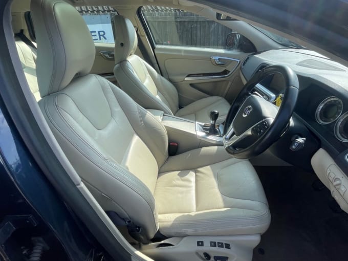 2025 Volvo V60