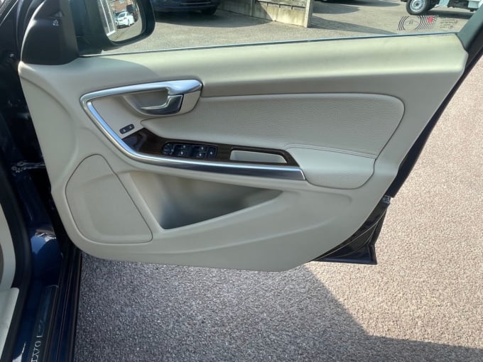 2025 Volvo V60