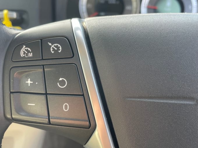 2025 Volvo V60