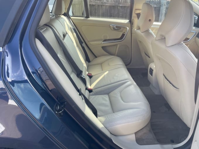 2025 Volvo V60