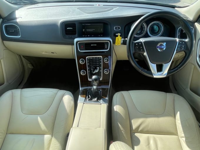 2025 Volvo V60