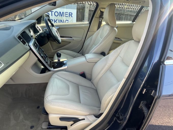 2025 Volvo V60