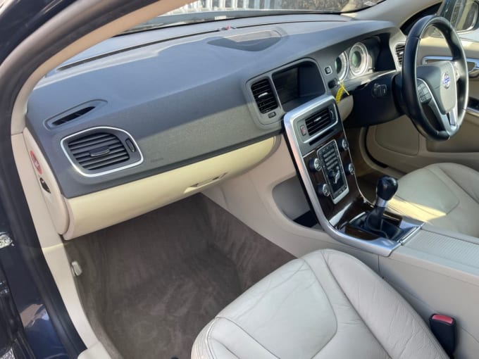 2025 Volvo V60
