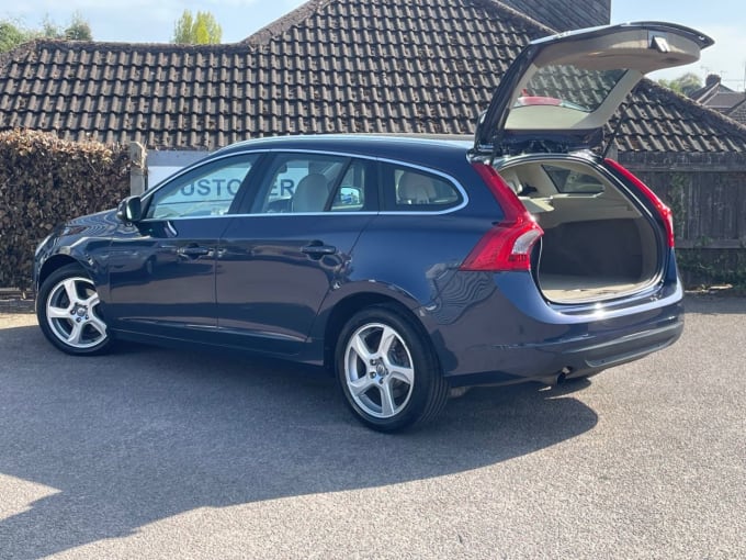 2025 Volvo V60