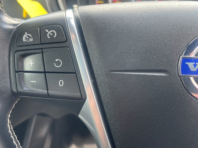 2025 Volvo V40