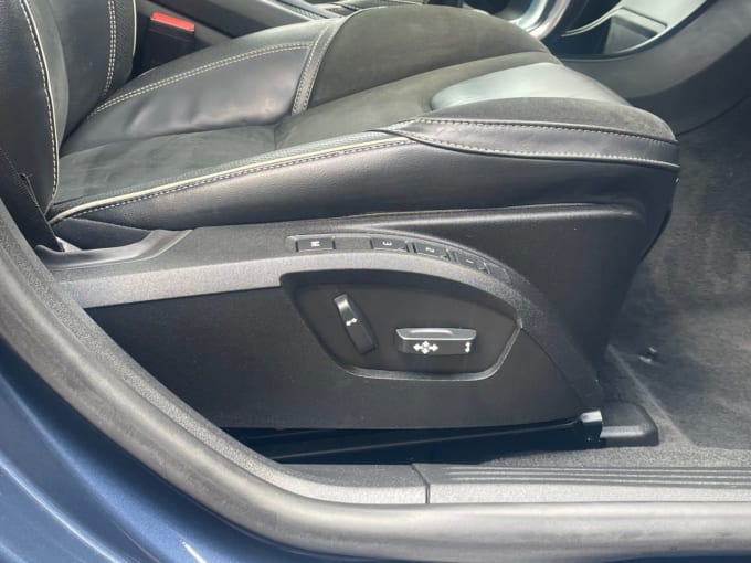 2025 Volvo V40
