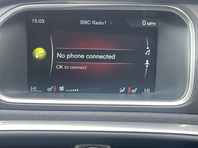 2025 Volvo V40