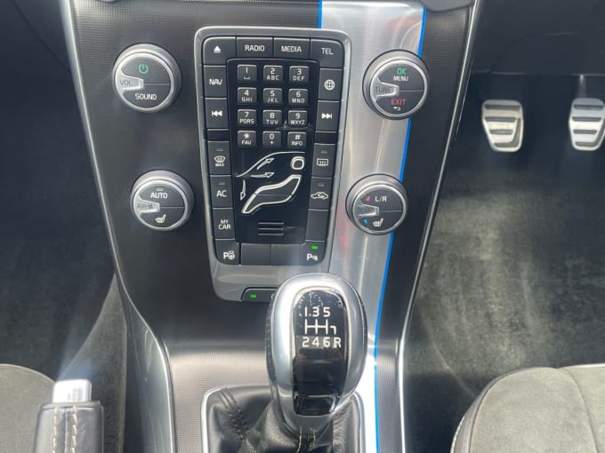 2025 Volvo V40