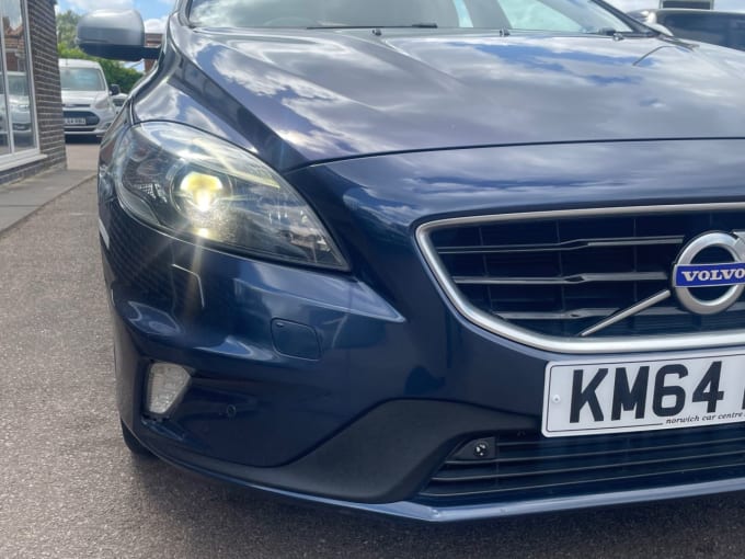 2025 Volvo V40