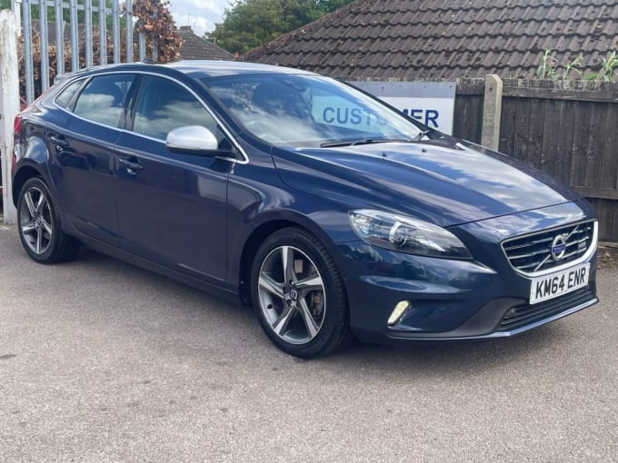 2025 Volvo V40