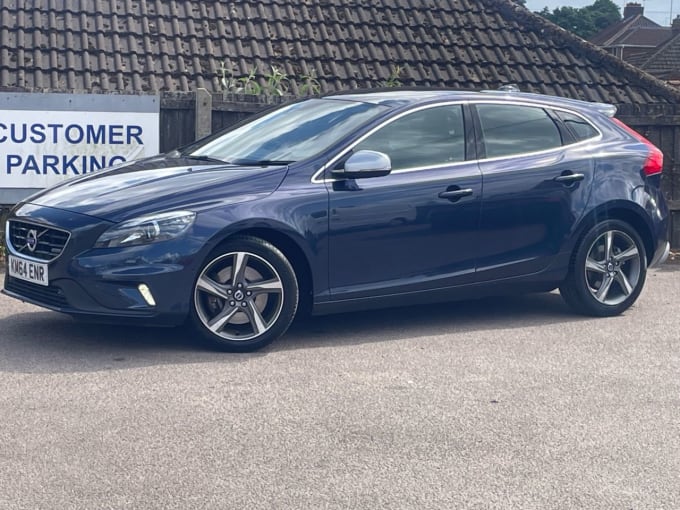 2025 Volvo V40