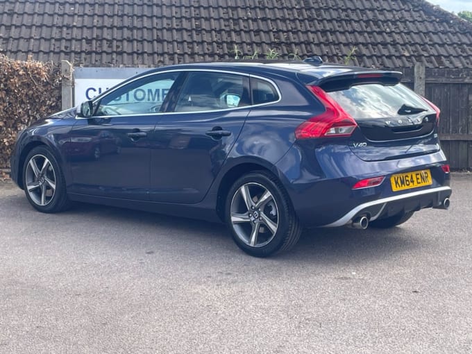 2025 Volvo V40