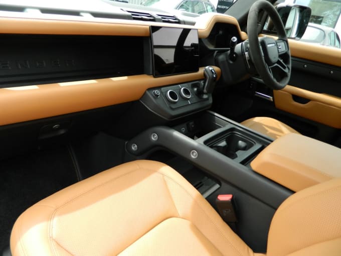 2025 Land Rover Defender
