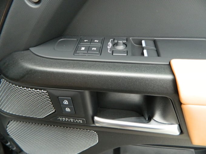 2025 Land Rover Defender