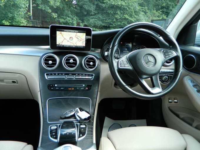 2025 Mercedes-benz Glc