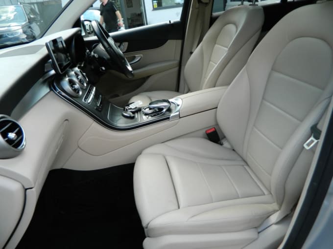 2025 Mercedes-benz Glc