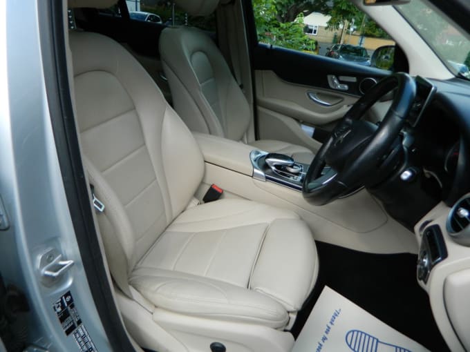 2025 Mercedes-benz Glc