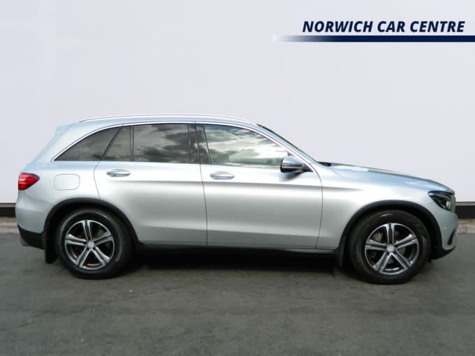 2025 Mercedes-benz Glc
