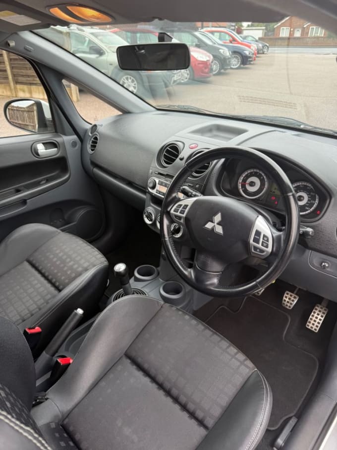 2025 Mitsubishi Colt