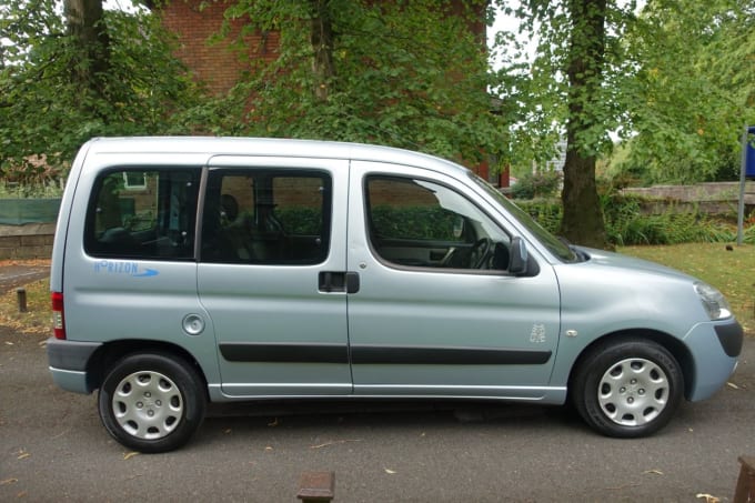 2025 Peugeot Partner Combi
