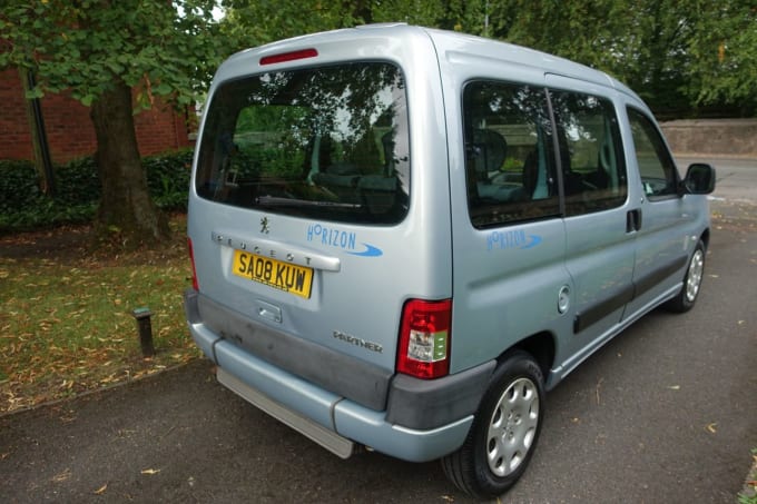 2025 Peugeot Partner Combi