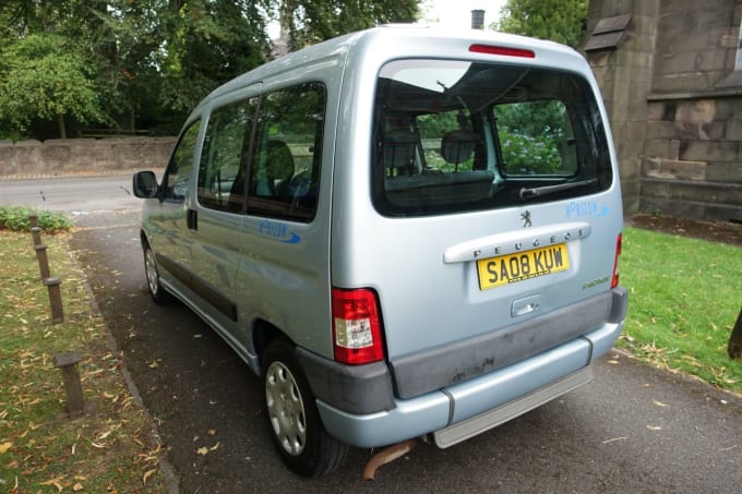 2025 Peugeot Partner Combi