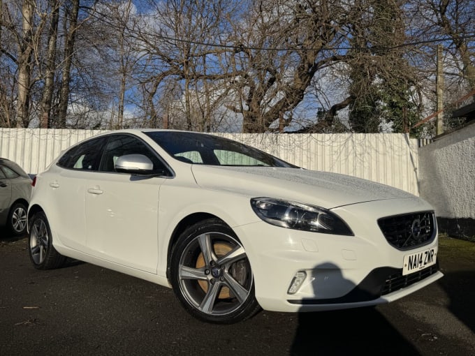 2025 Volvo V40