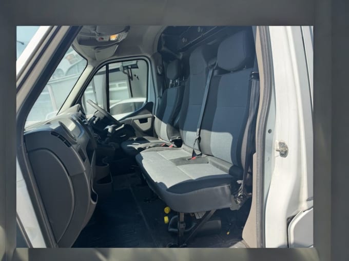 2025 Renault Master