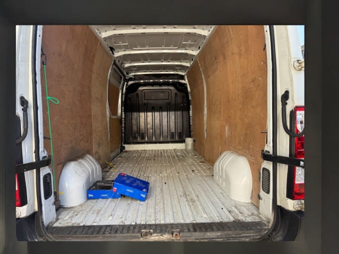 2025 Renault Master