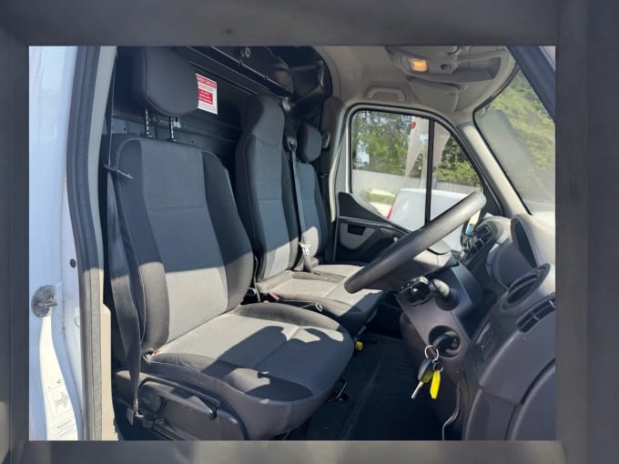 2025 Renault Master