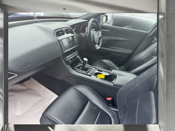 2025 Jaguar Xe