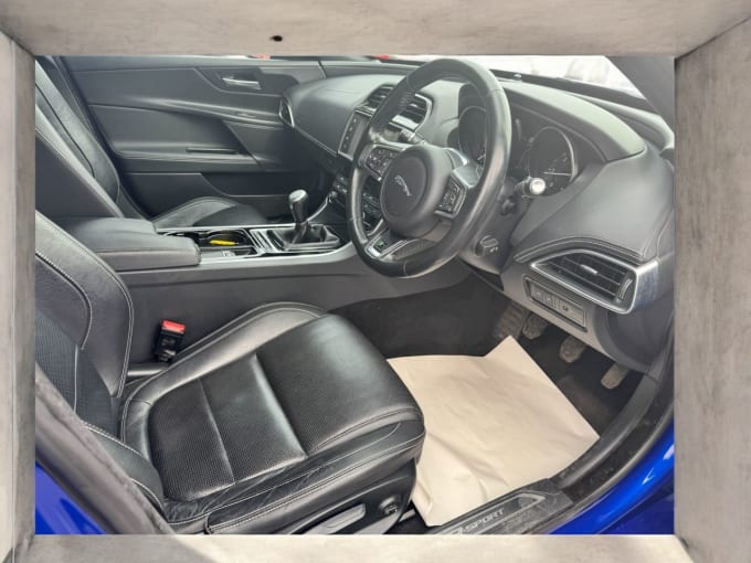 2025 Jaguar Xe