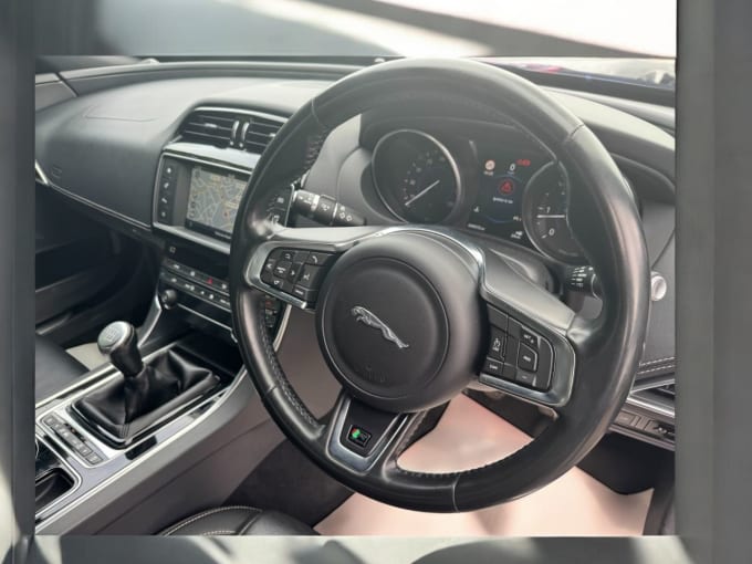 2025 Jaguar Xe