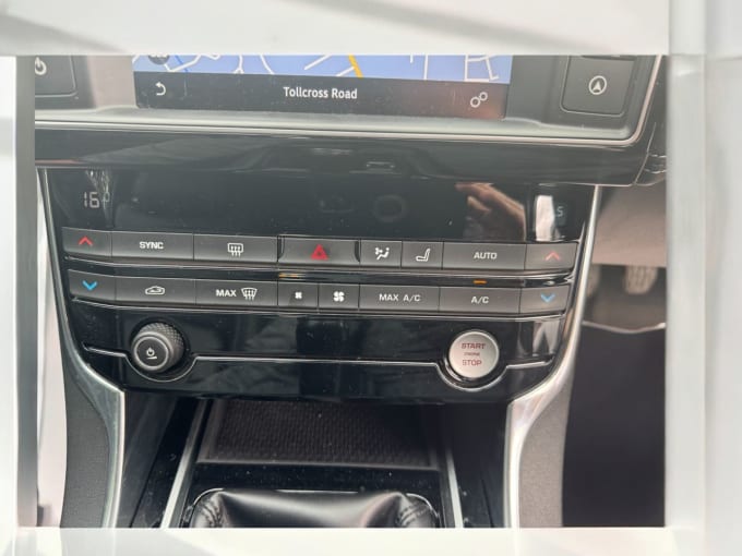2025 Jaguar Xe