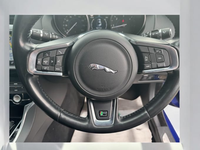 2025 Jaguar Xe