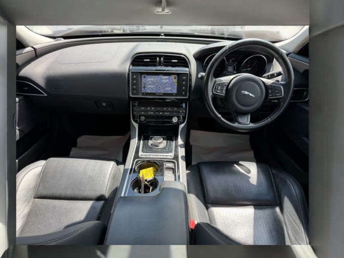2025 Jaguar Xe