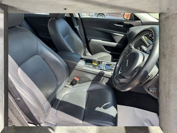 2025 Jaguar Xe