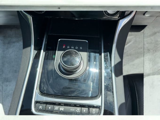 2025 Jaguar Xe